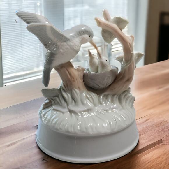1986 Arnart Vintage Hummingbird Music Box Hummingbird Feeding Chicks in Nest - Picture 1 of 7